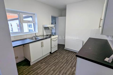 2 bedroom flat to rent, High Street, Lincoln