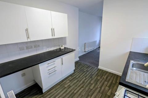 2 bedroom flat to rent, High Street, Lincoln