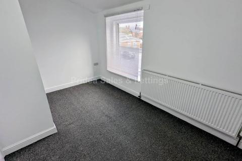 2 bedroom flat to rent, High Street, Lincoln