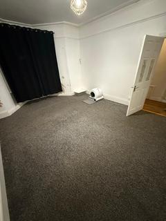 2 bedroom flat to rent, Strathmore Crescent, Newcastle upon Tyne NE4