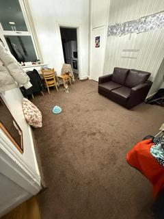 2 bedroom flat to rent, Strathmore Crescent, Newcastle upon Tyne NE4