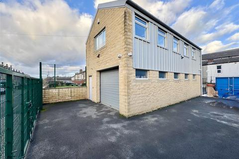 Office to rent - William Street, Brighouse, HD6 1HR