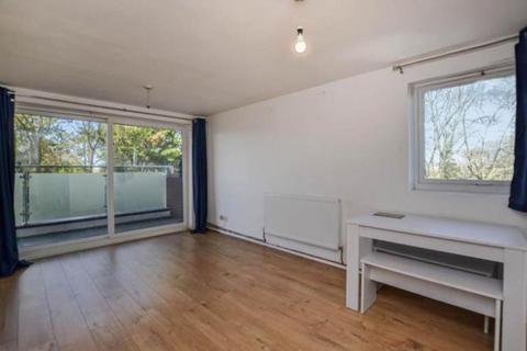 2 bedroom apartment to rent, Linksway, London NW4