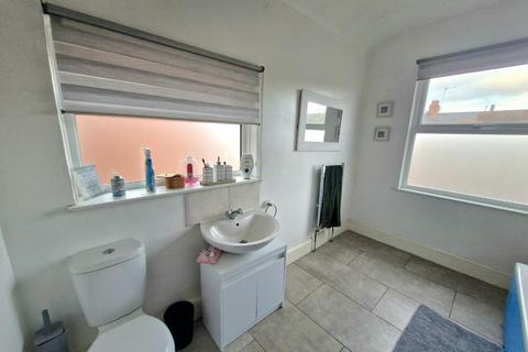 2 bedroom terraced house for sale, Euston Road, Northampton NN4