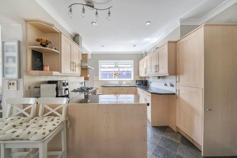 5 bedroom detached house for sale, Buxton Lane, Caterham CR3