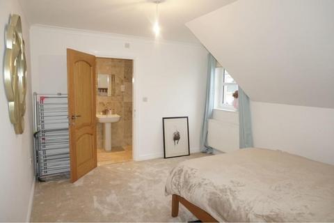 3 bedroom terraced house to rent, Barlosh Court, Ochiltree, Cumnock, East Ayrshire, KA18
