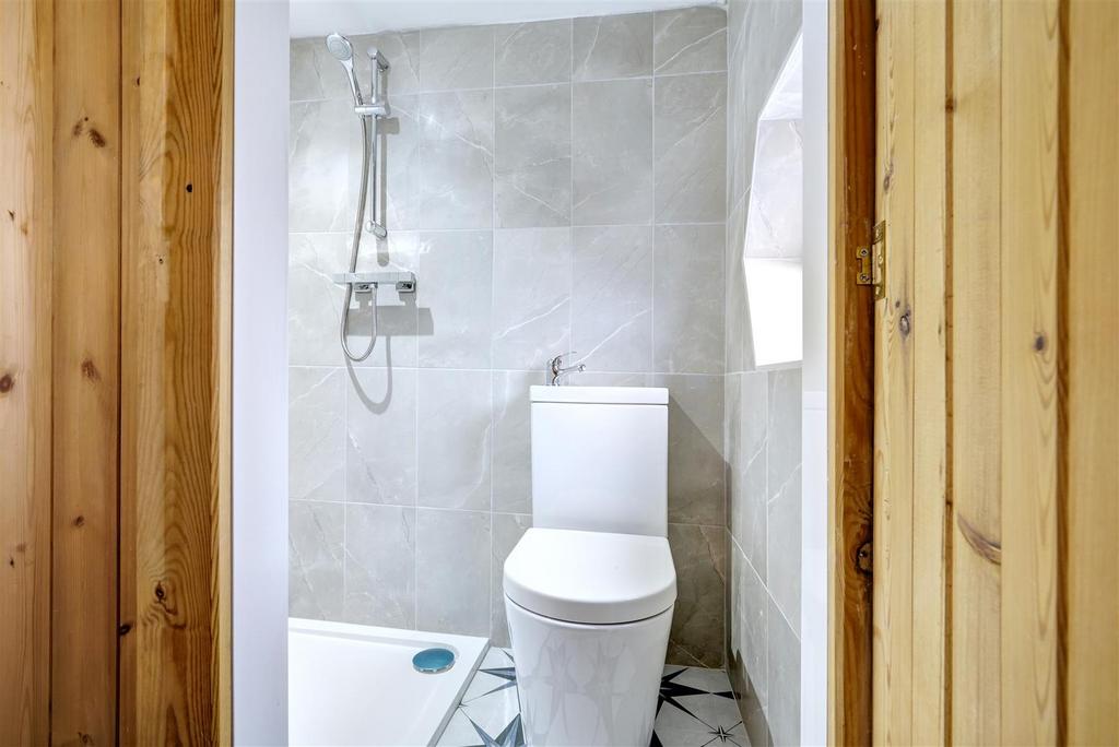 Ensuite 1 3.jpeg