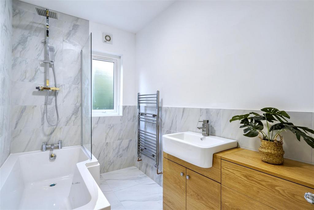 Bathroom 1 1.jpeg