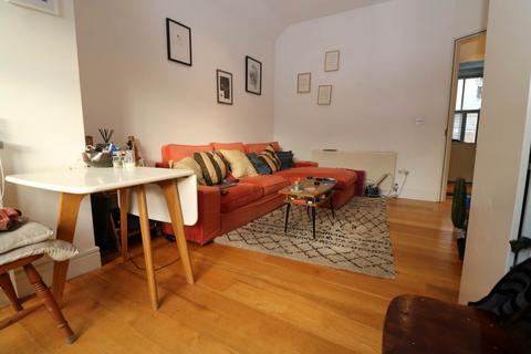 2 bedroom flat to rent, Regina Road, London