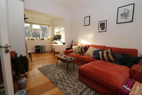 2 bedroom flat to rent, Regina Road, London