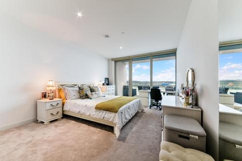 2 bedroom apartment to rent, Liner House, Royal Wharf, E16