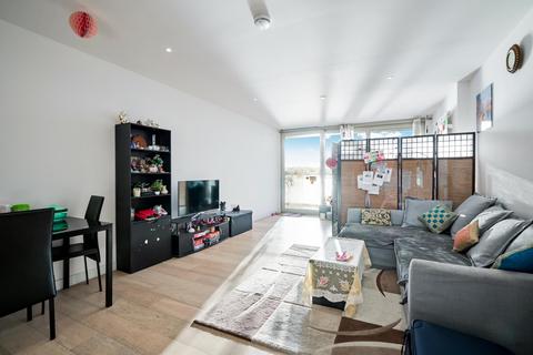 2 bedroom apartment to rent, Liner House, Royal Wharf, E16