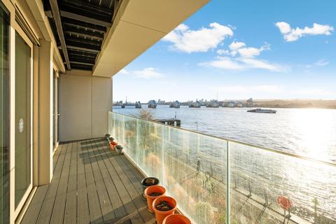 2 bedroom apartment to rent, Liner House, Royal Wharf, E16