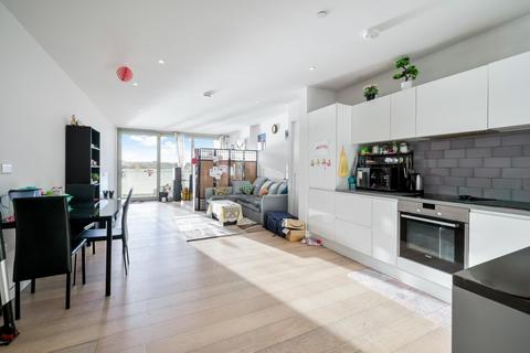 2 bedroom apartment to rent, Liner House, Royal Wharf, E16