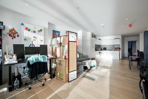 2 bedroom apartment to rent, Liner House, Royal Wharf, E16