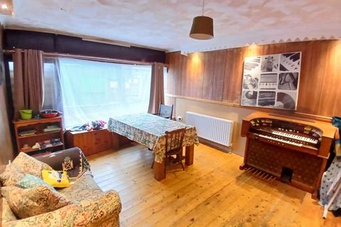 6 bedroom detached house for sale, Village Road, Llanfairfechan LL33