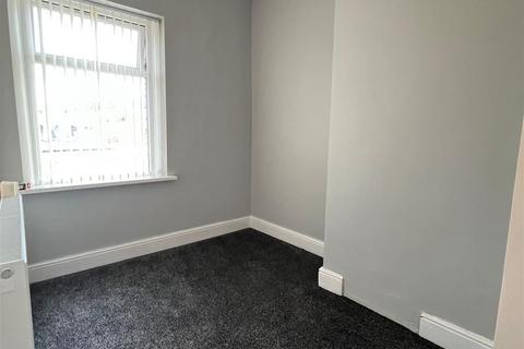 2 bedroom end of terrace house to rent, Springdale Street, Huddersfield HD1