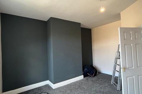 2 bedroom end of terrace house to rent, Springdale Street, Huddersfield HD1