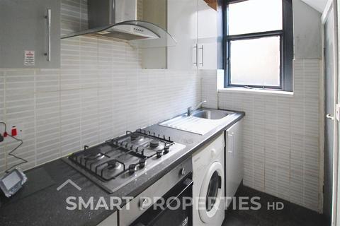 2 bedroom end of terrace house to rent, Springdale Street, Huddersfield HD1