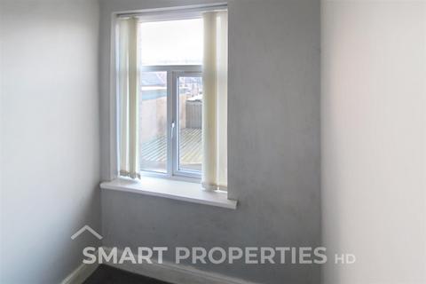 2 bedroom end of terrace house to rent, Springdale Street, Huddersfield HD1