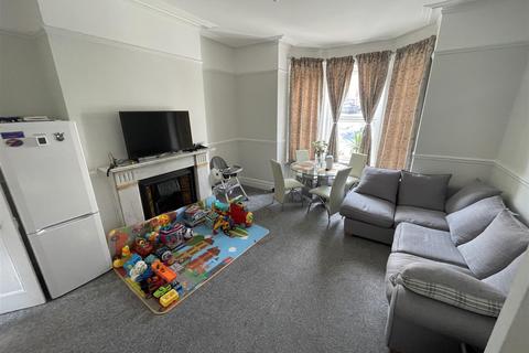 2 bedroom flat to rent, Burnaby Road, Bournemouth