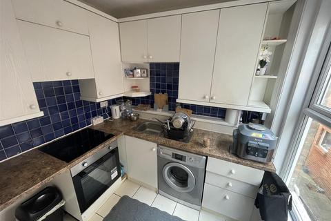 2 bedroom flat to rent, Burnaby Road, Bournemouth