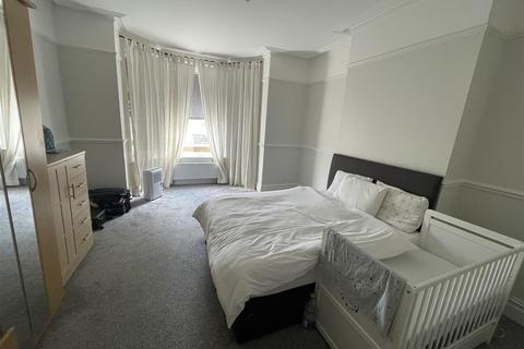 2 bedroom flat to rent, Burnaby Road, Bournemouth