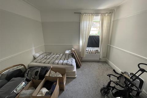 2 bedroom flat to rent, Burnaby Road, Bournemouth