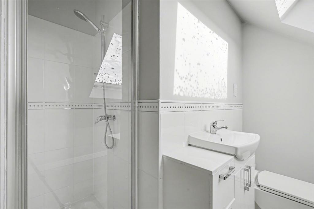 Ensuite 1 1.jpeg