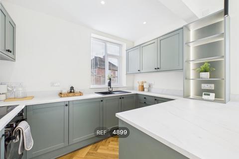 3 bedroom semi-detached house to rent, Nottingham NG5