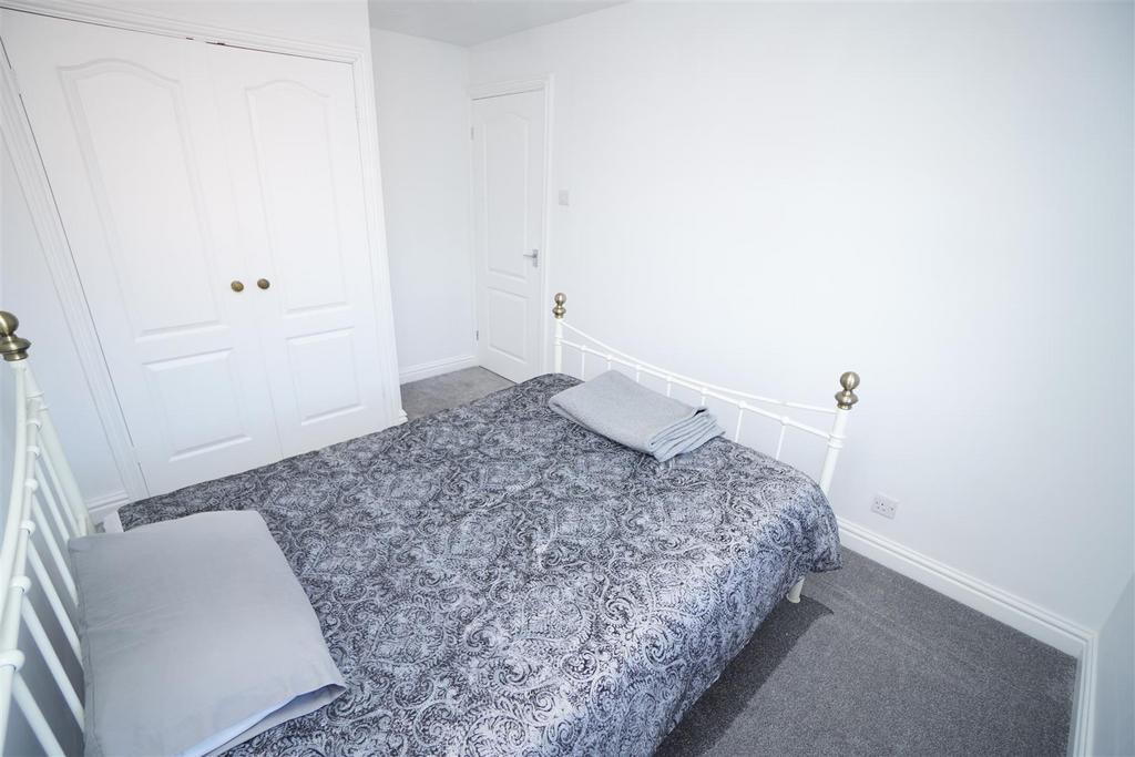 Bed 2.jpg