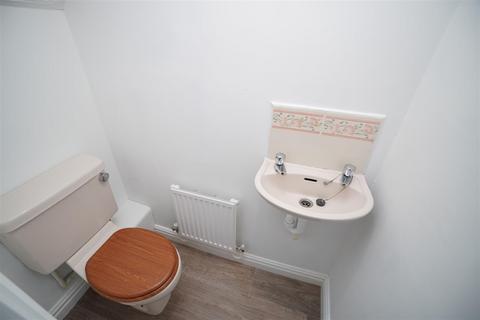 4 bedroom detached house to rent, Sandalwood, Bolton BL5