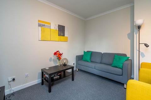 2 bedroom flat to rent, Nicolson Street, Newington, Edinburgh