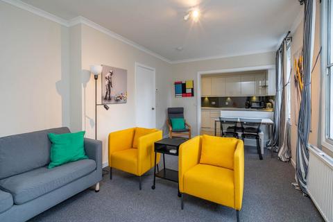 2 bedroom flat to rent, Nicolson Street, Newington, Edinburgh