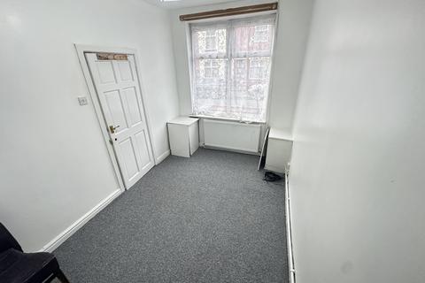 2 bedroom terraced house to rent, Agnes Street, Manchester, M19
