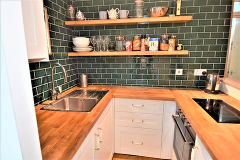Studio to rent, Moreton Street, London SW1V