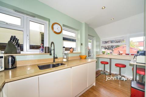 1 bedroom in a house share to rent, Mottingham Road London SE9