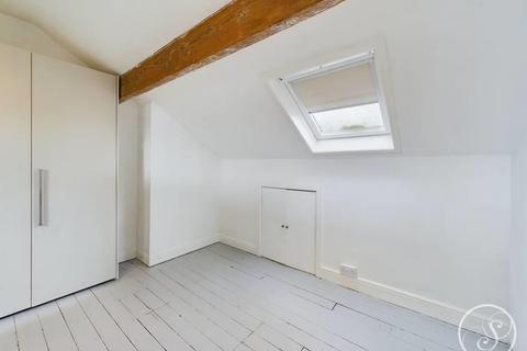 2 bedroom terraced house to rent, Greenwood Mount, Leeds