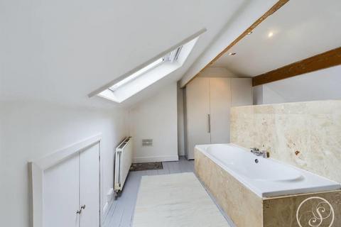 2 bedroom terraced house to rent, Greenwood Mount, Leeds