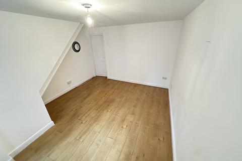 4 bedroom terraced house to rent, Agnes Street, Manchester, M19