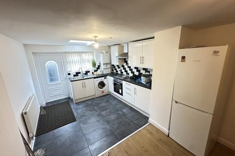 4 bedroom terraced house to rent, Agnes Street, Manchester, M19