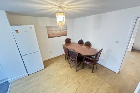 4 bedroom terraced house to rent, Agnes Street, Manchester, M19