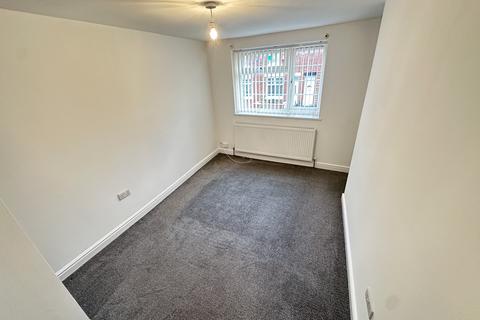 4 bedroom terraced house to rent, Agnes Street, Manchester, M19
