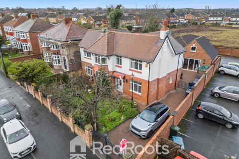 5 bedroom detached house for sale, Adwick-Le-Street, South Yorkshire DN6