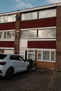 5 bedroom terraced house to rent, Park Road, Stanwell, Staines-upon-Thames