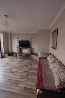 5 bedroom terraced house to rent, Park Road, Stanwell, Staines-upon-Thames