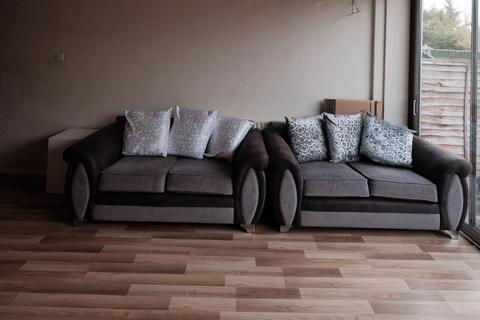 5 bedroom terraced house to rent, Park Road, Stanwell, Staines-upon-Thames