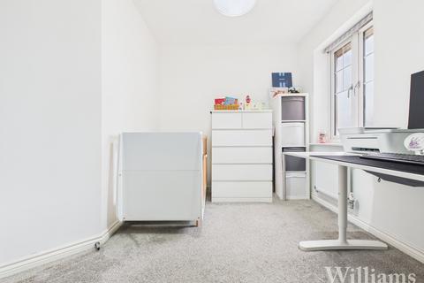 2 bedroom flat for sale, Elton Close, Aylesbury HP18