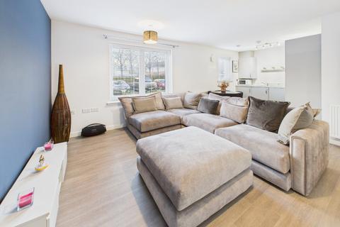 2 bedroom flat to rent, Niddrie Mains Road, Niddrie, Edinburgh, EH16