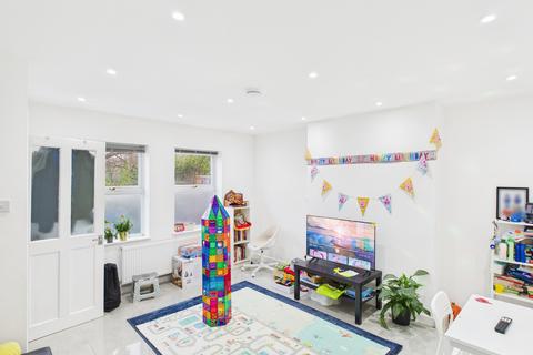 3 bedroom terraced house to rent, Coxmount Road, London, SE7